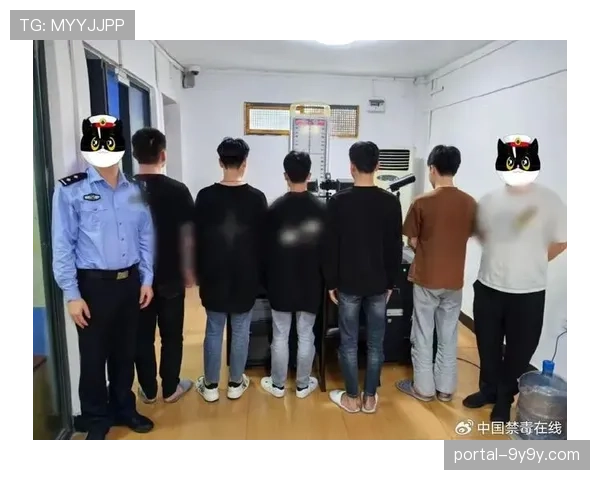 观众席突发骚乱，警方介入逮捕三名投掷异物嫌疑人